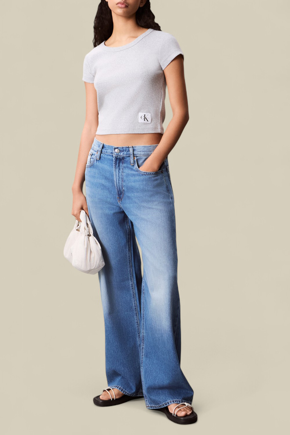 תמונת כל הלוק של חולצת בייבי טי